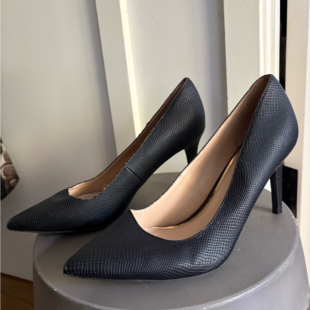 Jessica Simpson Textured Black Heels